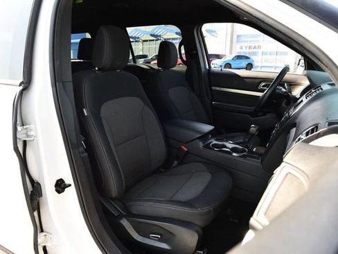Used 2018 Ford Explorer XLT FWD image 19