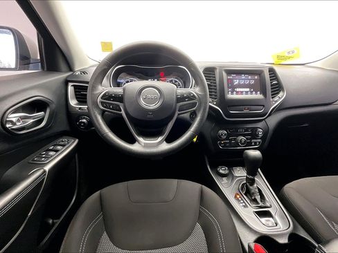Used 2019 Jeep Cherokee Latitude w/ Popular Appearance Group AWD/4WD image 4