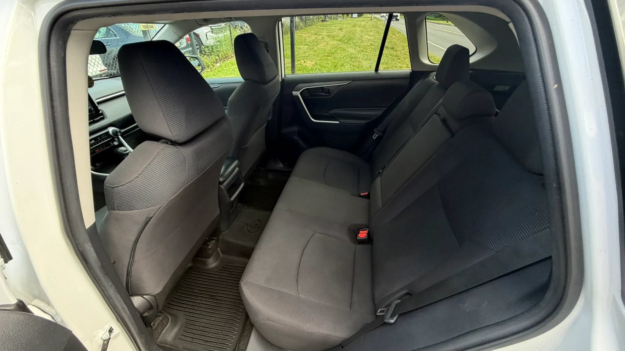 Used 2021 Toyota RAV4 LE AWD/4WD image 20