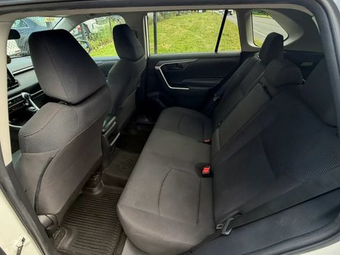 Used 2021 Toyota RAV4 LE AWD/4WD image 20