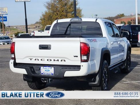 Used 2018 Toyota Tacoma TRD Off-Road image 5