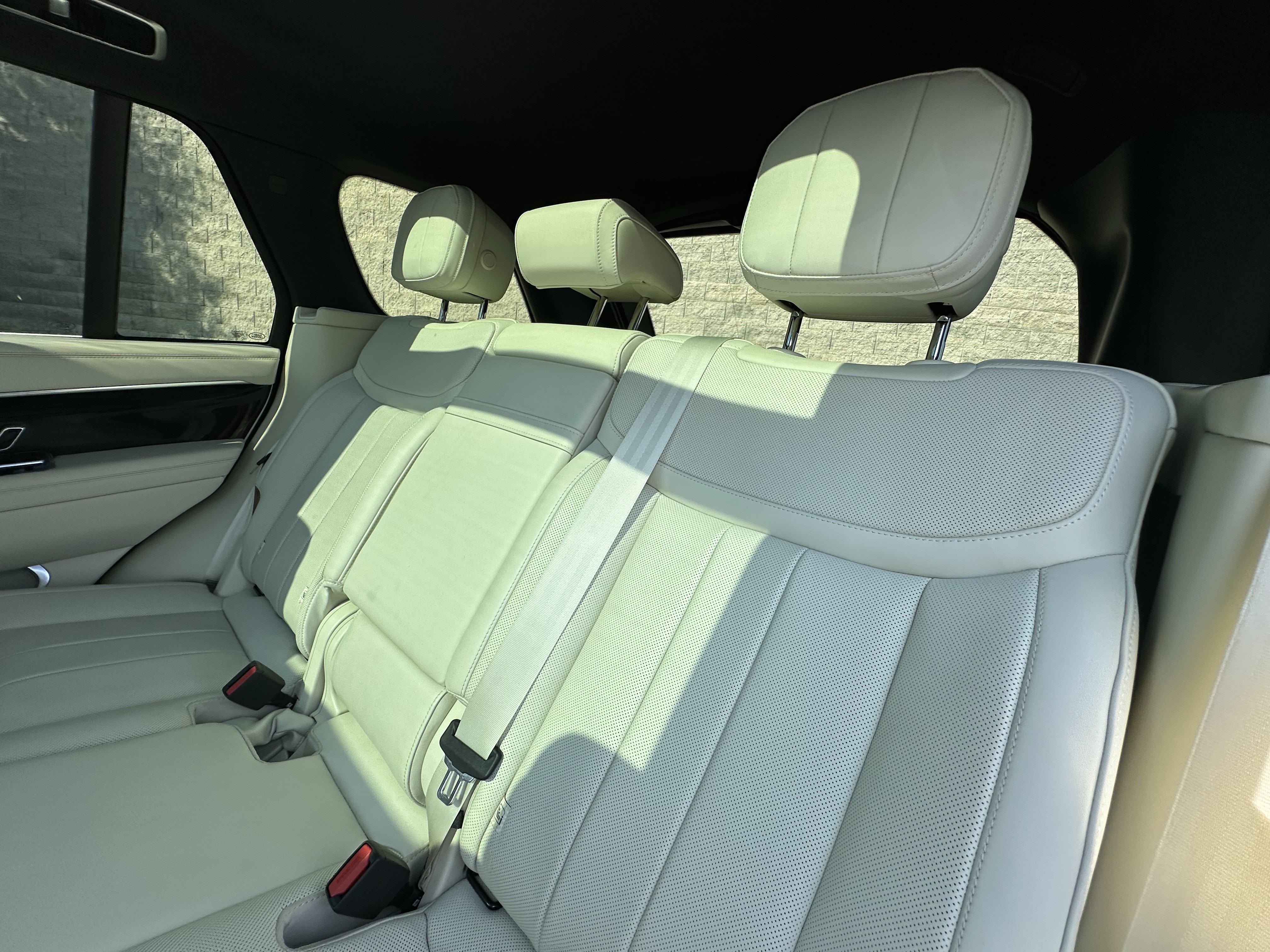 Certified 2025 Land Rover Range Rover SE AWD/4WD image 29