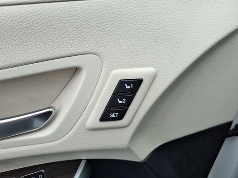 Used 2022 Toyota Sienna Platinum FWD image 13