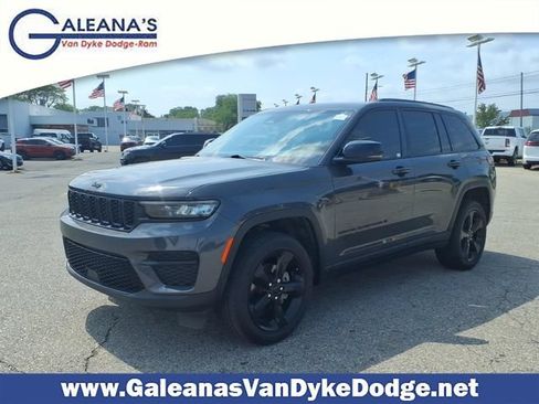 Used 2024 Jeep Grand Cherokee Altitude AWD/4WD image 1