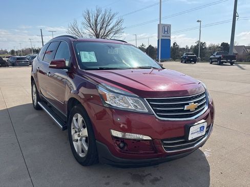 Used 2017 Chevrolet Traverse Premier image 3