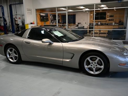 Used 2000 Chevrolet Corvette Coupe w/ Roof Pkg image 5