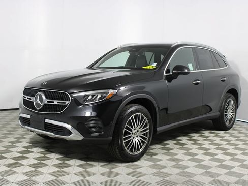 Used 2023 Mercedes-Benz GLC 300 4MATIC image 3