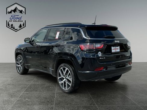 Used 2025 Jeep Compass Limited w/ Elite Group AWD/4WD image 3