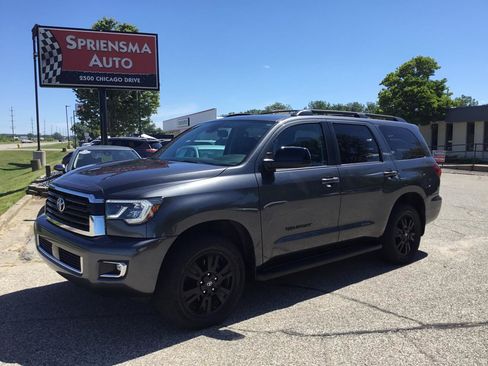 Used 2019 Toyota Sequoia TRD Sport w/ TRD Sport Premium Package AWD/4WD image 12