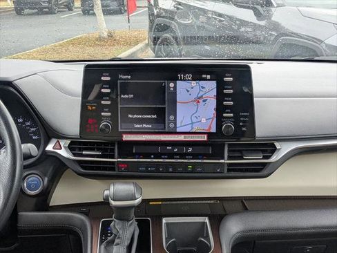 Certified 2024 Toyota Sienna XLE w/ XLE Plus Package FWD image 20