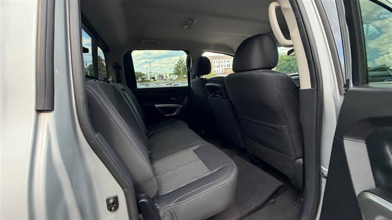 Used 2017 Nissan Titan SV AWD/4WD image 10