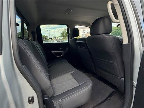 Used 2017 Nissan Titan SV AWD/4WD image 10