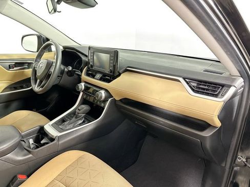 Used 2021 Toyota RAV4 XLE w/ Convenience Package image 28