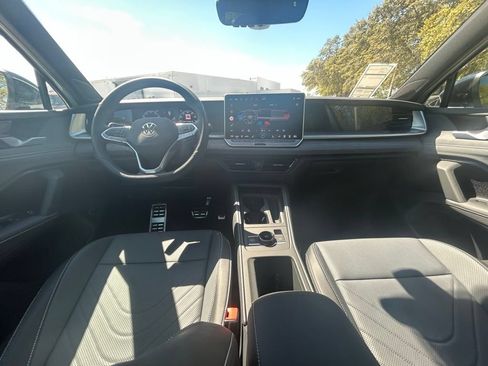 New 2026 Volkswagen Tiguan SE R-Line FWD image 10