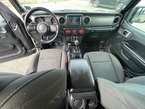 Used 2018 Jeep Wrangler Unlimited Sport AWD/4WD image 3