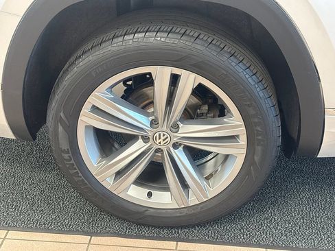 Used 2018 Volkswagen Atlas SEL w/ R-Line Package AWD/4WD image 17