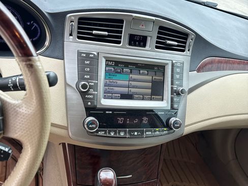 Used 2011 Toyota Avalon Limited FWD image 11