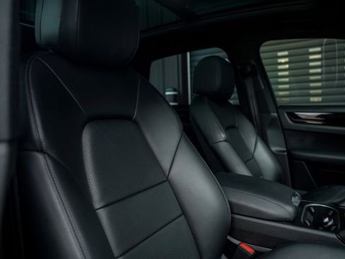 Certified 2019 Porsche Cayenne image 31