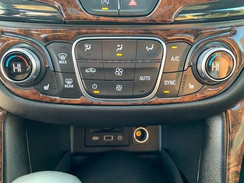 Used 2022 Chevrolet Equinox RS w/ RS Leather Package image 35