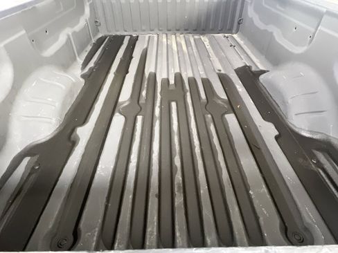 Used 2018 Nissan Titan SV image 22