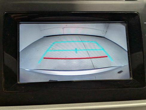 Used 2019 Toyota Highlander LE image 23