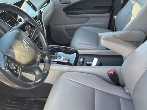 Used 2022 Honda Pilot Touring image 14