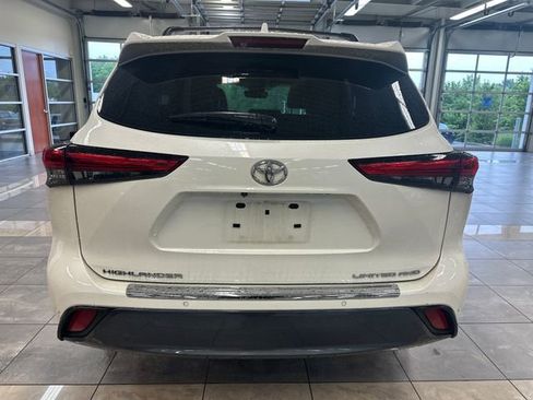 Used 2021 Toyota Highlander Limited AWD/4WD image 12