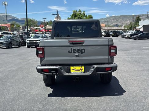 Used 2021 Jeep Gladiator Sport AWD/4WD image 6