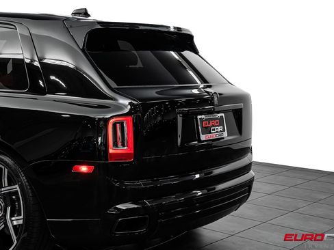 Used 2022 Rolls-Royce Cullinan Black Badge AWD/4WD image 17