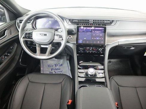 New 2025 Jeep Grand Cherokee Overland image 7