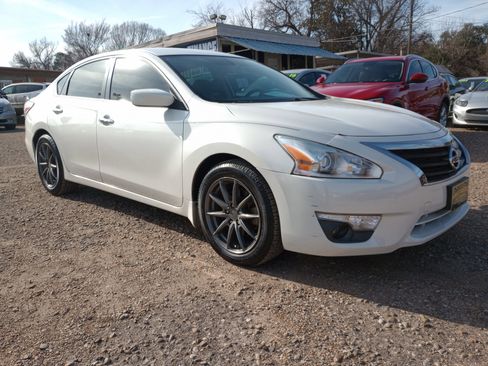 Used 2015 Nissan Altima 2.5 SV image 1