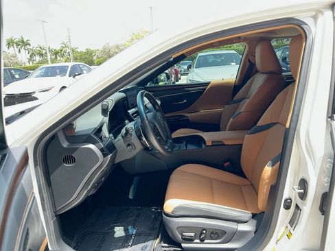 Used 2025 Lexus ES 350 w/ Premium Package FWD image 12