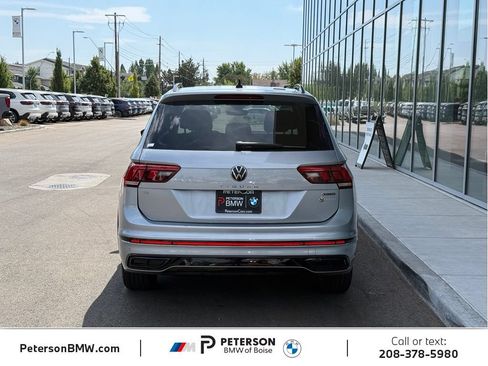 Used 2022 Volkswagen Tiguan SE R-Line AWD/4WD image 4