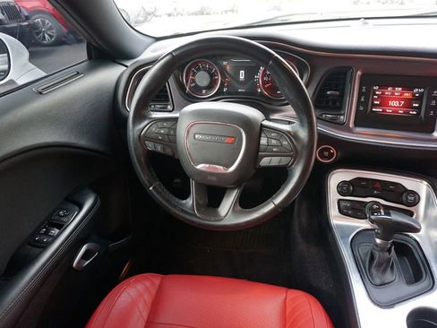 Used 2016 Dodge Challenger SXT image 5