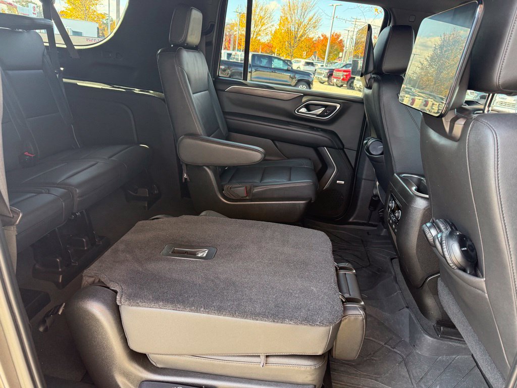 Used 2021 Chevrolet Suburban LT w/ Luxury Package AWD/4WD image 17