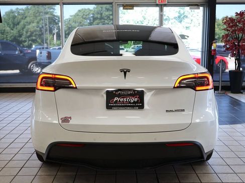 Used 2021 Tesla Model Y Long Range AWD/4WD image 13