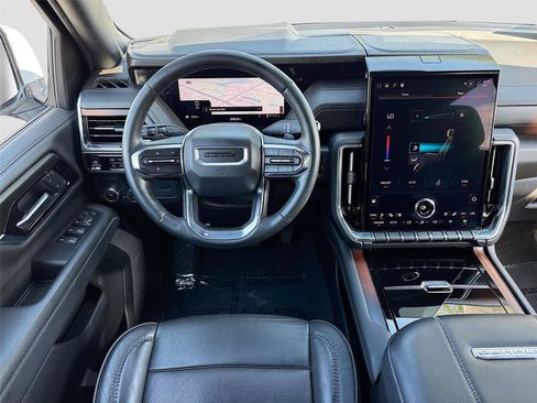 Used 2025 GMC Yukon Denali RWD image 27