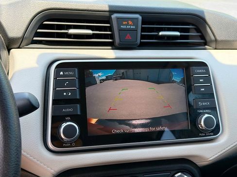 Used 2022 Nissan Versa SV image 11