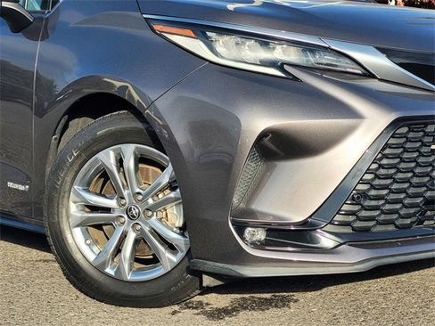 Certified 2021 Toyota Sienna XSE image 4