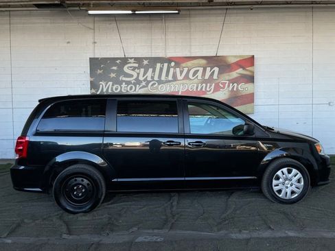 Used 2018 Dodge Grand Caravan SE w/ UConnect Hands-Free Group image 6