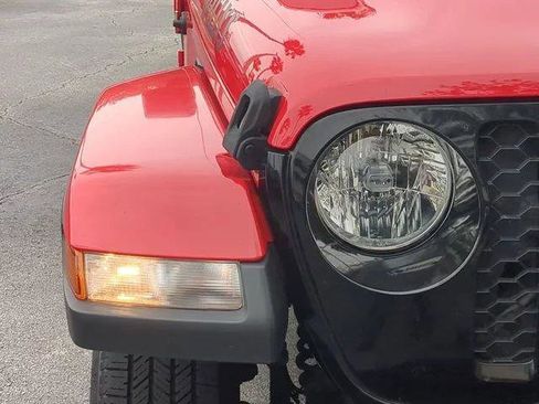 Certified 2021 Jeep Gladiator Sport AWD/4WD image 10