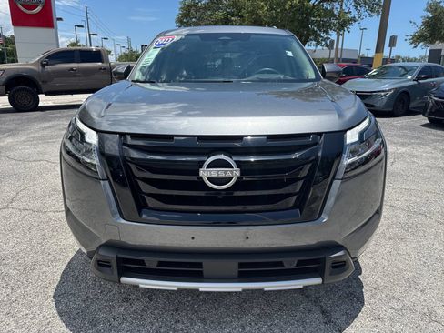 Certified 2023 Nissan Pathfinder Platinum w/ Black Appearance Package FWD image 5