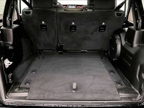 Used 2022 Jeep Wrangler Unlimited Rubicon w/ Dual Top Group AWD/4WD image 39