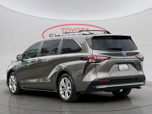 Certified 2023 Toyota Sienna Platinum image 8