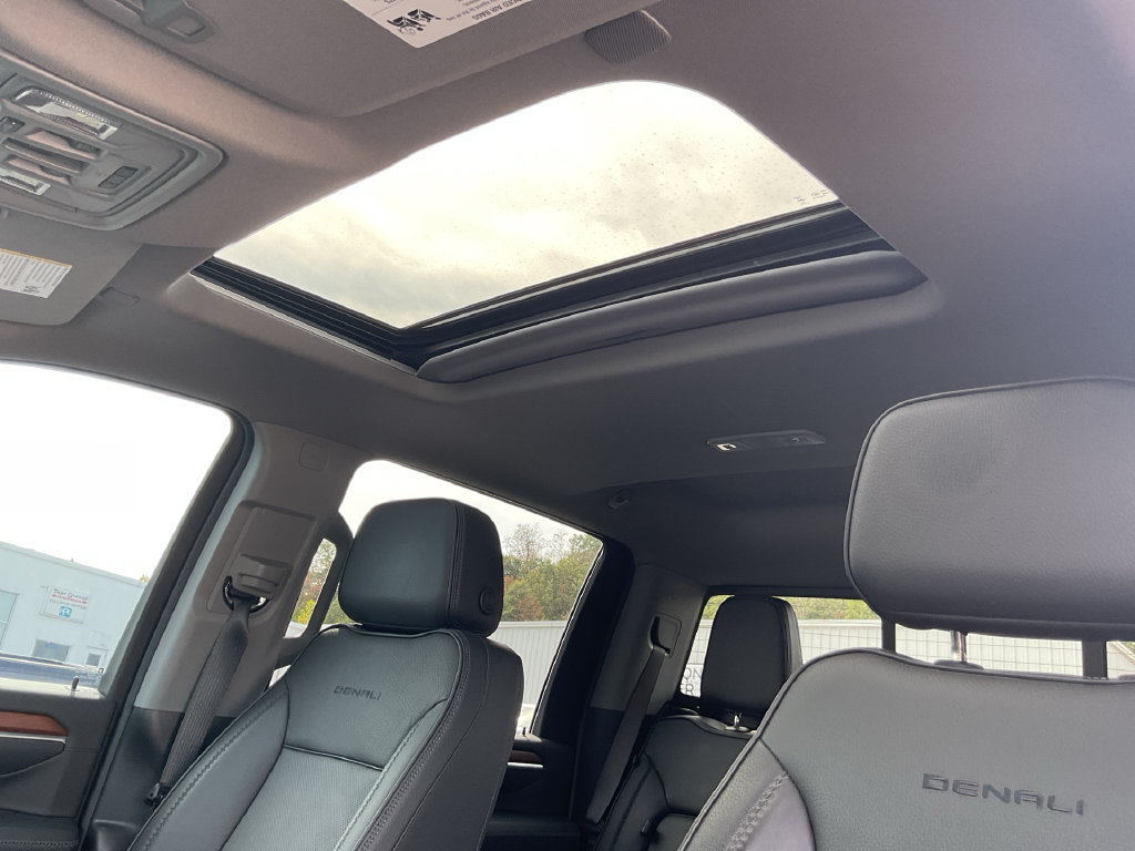 Used 2025 GMC Sierra 2500 Denali w/ Denali Reserve Package AWD/4WD image 28