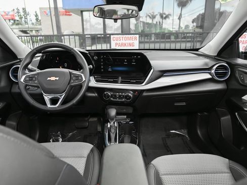 Used 2026 Chevrolet Trax LT w/ LT Convenience Package FWD image 21