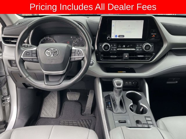 Used 2023 Toyota Highlander XLE FWD image 14