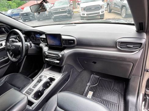 Used 2020 Ford Explorer XLT w/ Equipment Group 202A RWD image 9