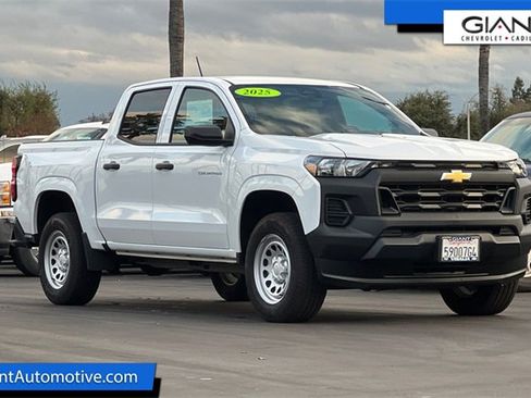 Used 2025 Chevrolet Colorado W/T w/ Advanced Trailering Package image 1