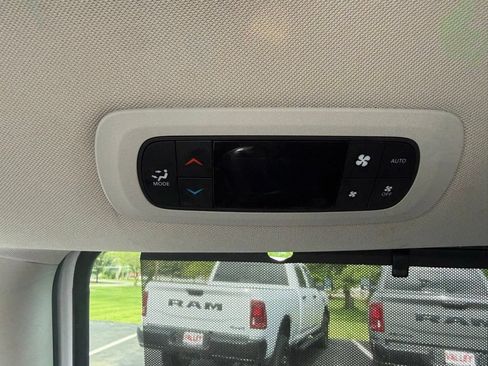Used 2023 Chrysler Pacifica Touring-L FWD image 50